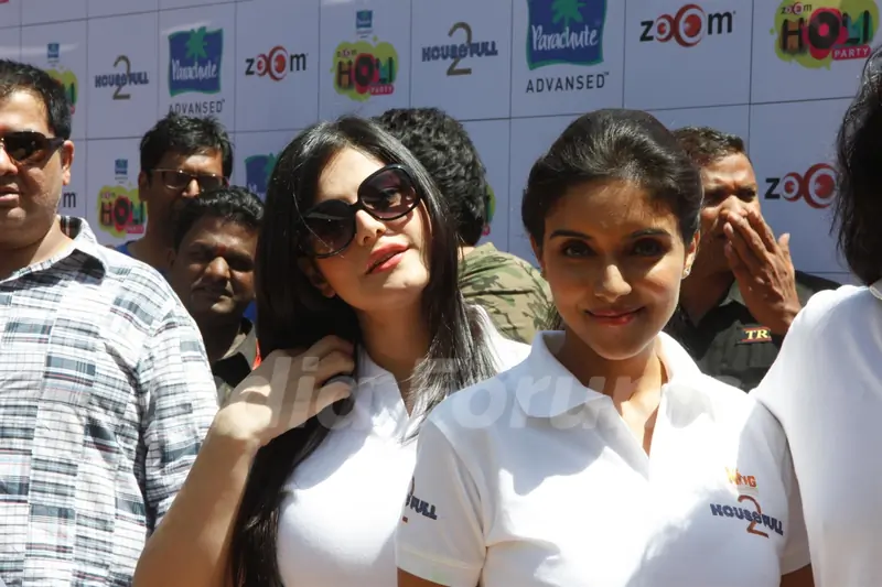 Zarine Khan and Asin at at Zoom Holi bash