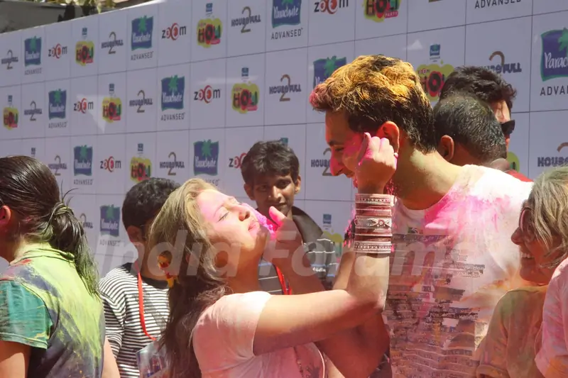 Nandish Sandhu with Rashmi Desai Sandhu at Zoom Holi Basholi bash