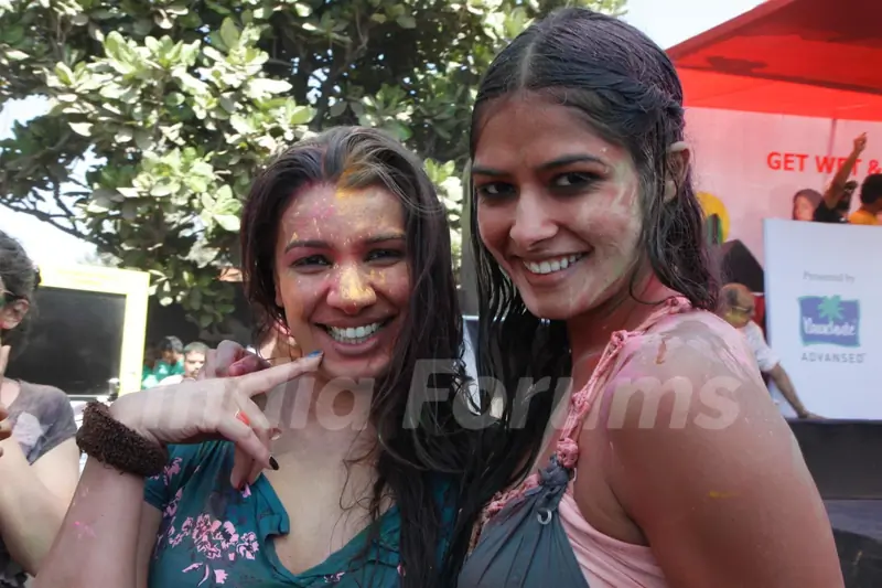Mink Brar at Zoom Holi bash