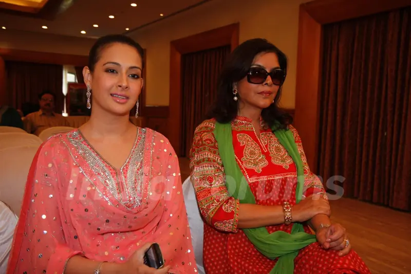 Zeenat Aman and Priti Jhangiani with Jagat Guru Shankaracharya at the launch of film & Vishwa Manav Jagran Manch a NGO in Mumbai