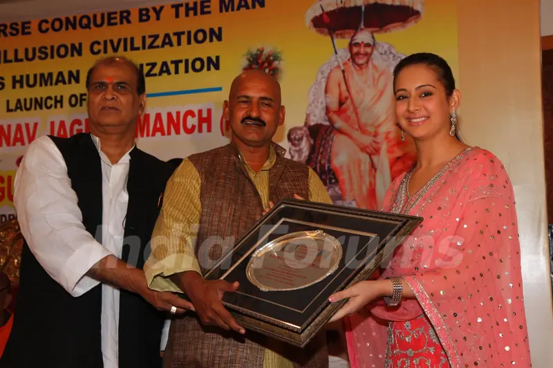 Zeenat Aman and Priti Jhangiani with Jagat Guru Shankaracharya at the launch of film & Vishwa Manav Jagran Manch a NGO in Mumbai