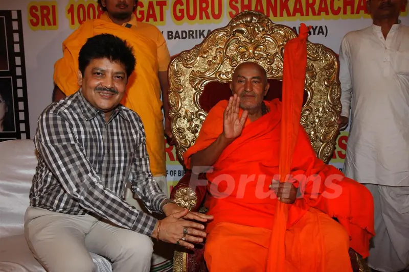 Zeenat Aman and Priti Jhangiani with Jagat Guru Shankaracharya at the launch of film & Vishwa Manav Jagran Manch a NGO in Mumbai