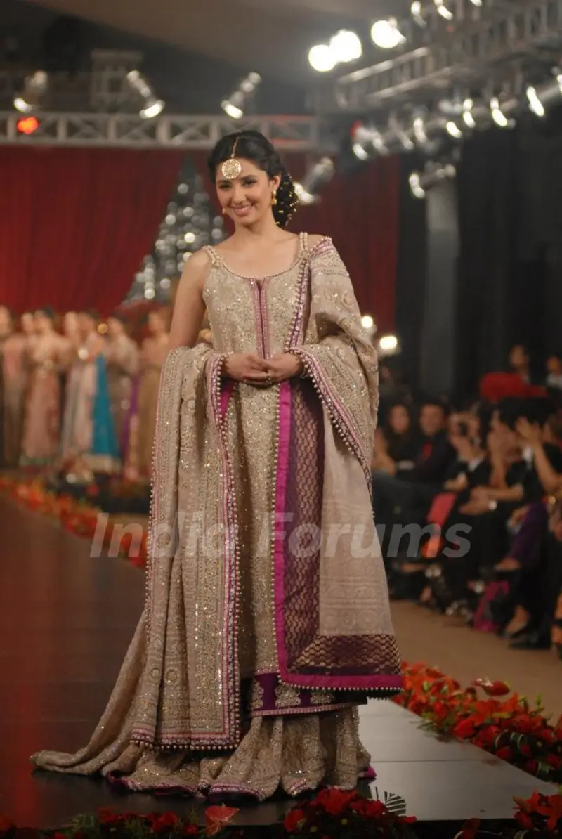 Mahira Khan at PFDC L’Oréal Paris Bridal Week