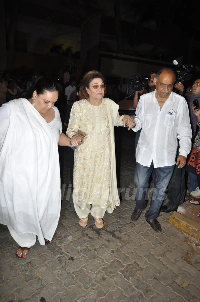 Prayer meet for Mona Kapoor