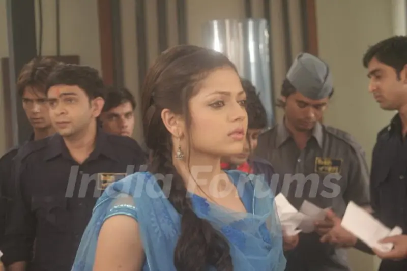Drashti Dhami as Geet