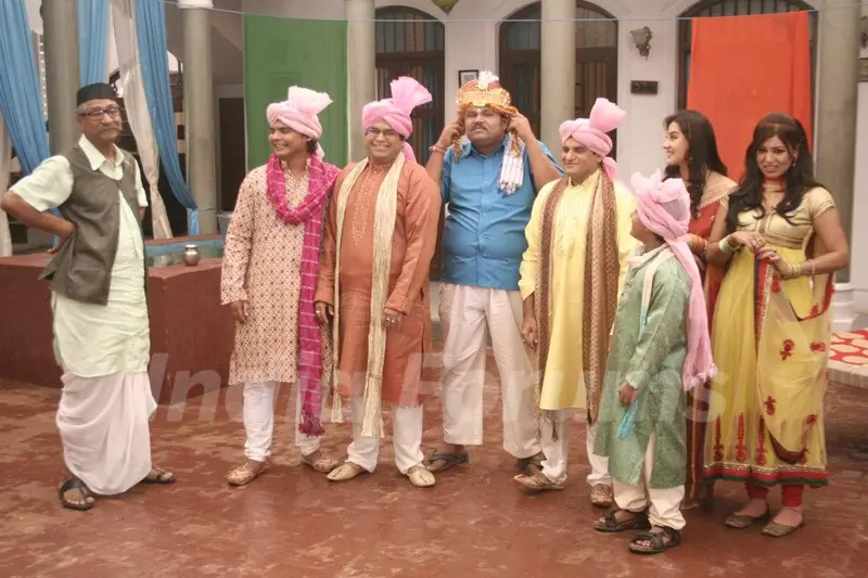 Debina Bonnerjee as Mayuri with whole team