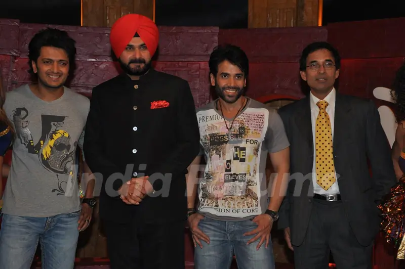 Ritesh Deshmukh, Navjot Singh Sidhu, Tusshar Kapoor & Harsha Bhogle Promote Kyaa Super Kool Hain Hum