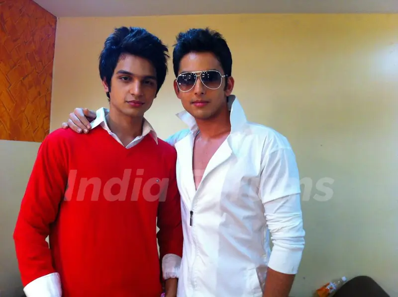 Himansh Kohli and Yuvraj Thakur Behind the scene