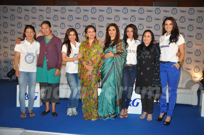 Neha Dhupia, Mary Kom, Ira Dubey and Soha Ali Khan with their mother at P&G Thank You Mom campaign