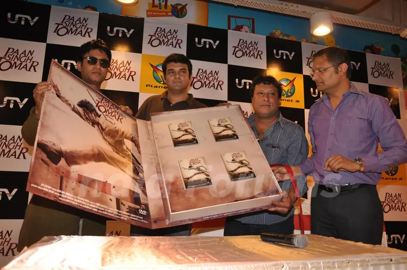 Irrfan Khan, Timangshu Dhulia and Siddharth Roy Kapur at Paan Singh Tomar DVD Launch