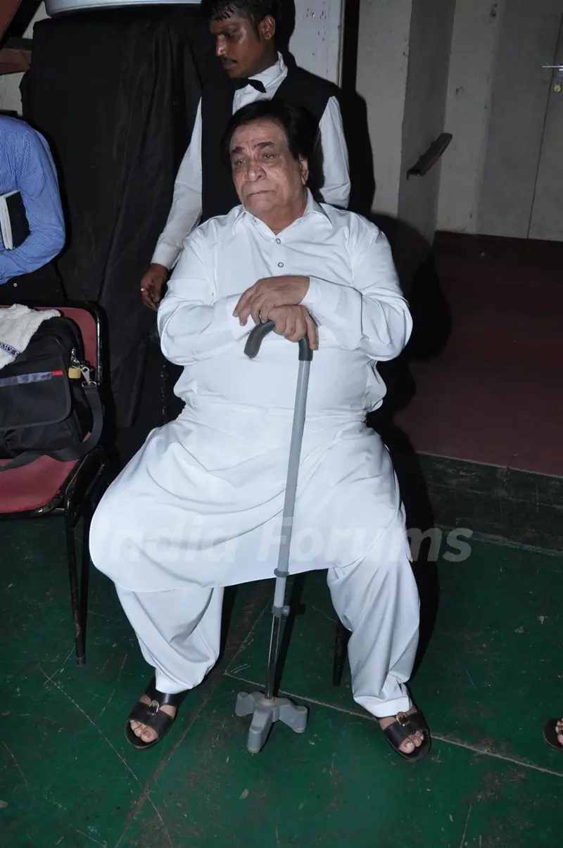 Kader Khan at his new play Hamaare Bhi Hai Meherbaan Kaise Kaise & Local Train