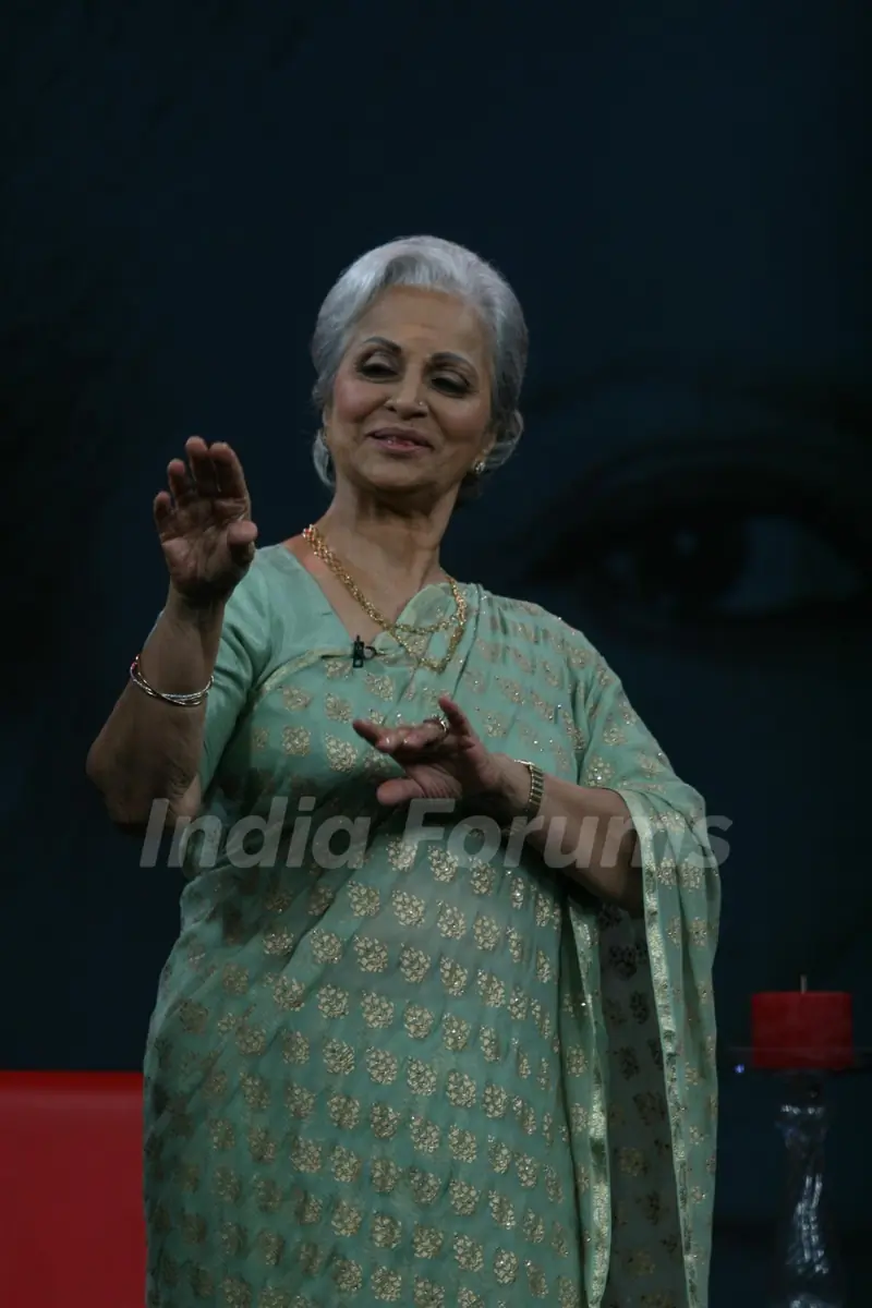 Waheeda Rehman on the sets of Isi Ka Naam Zindagi