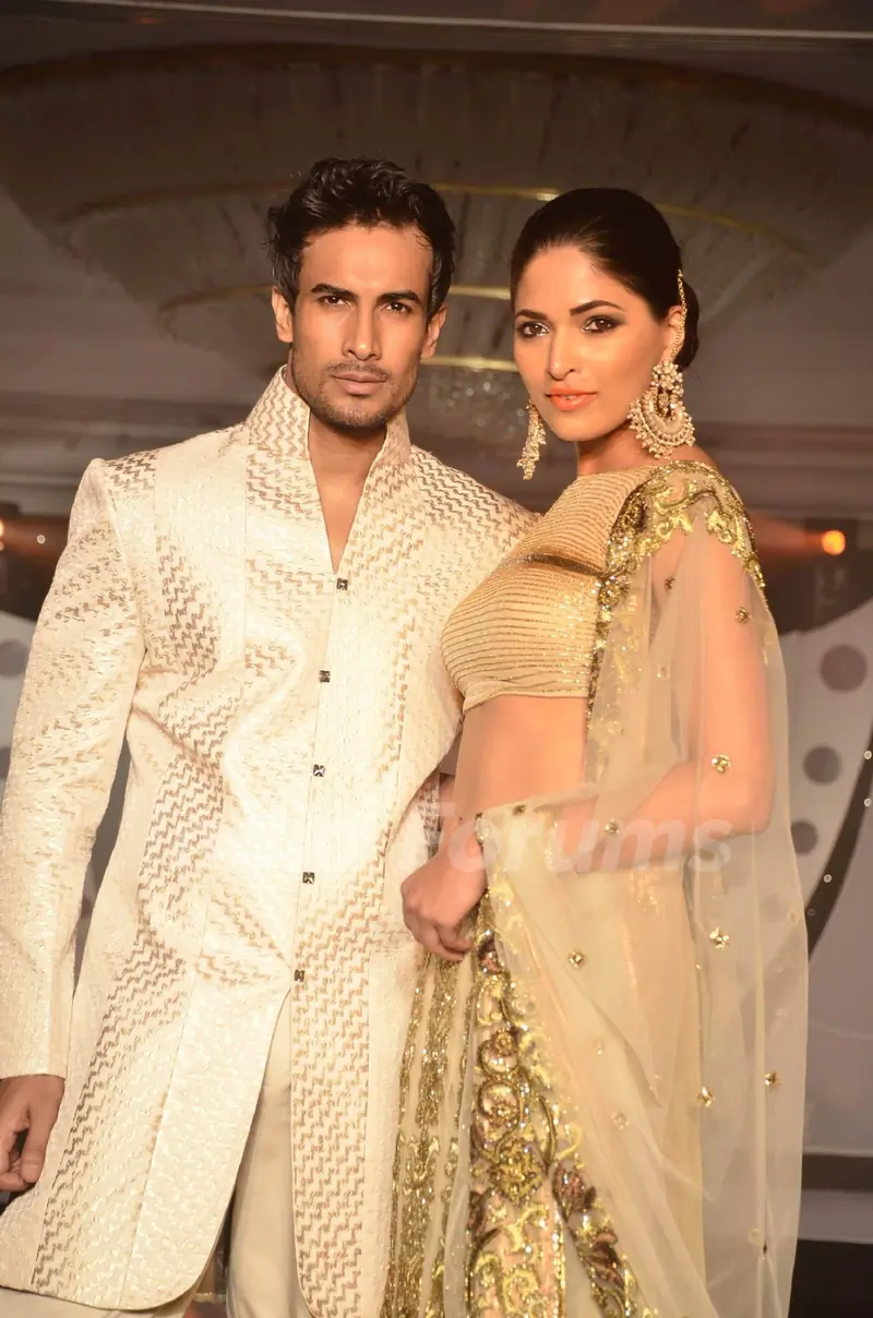 Asif with Parvathy at SNDT Chrysalis show in Leela