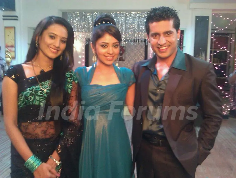 Neha Sargam, Heena Parmar and Sattyam Seth on sets of Haar Jeet