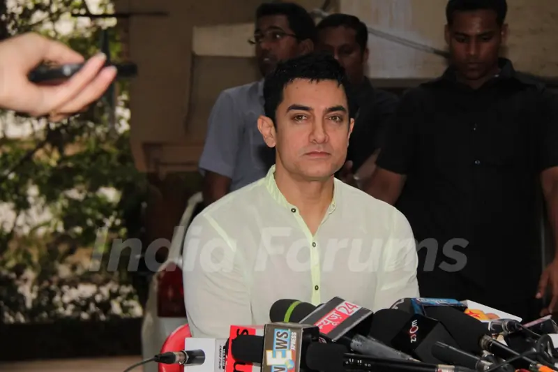 Aamir Khan holds press meet regarding his TV show Satyamev Jayate at his house on sunday