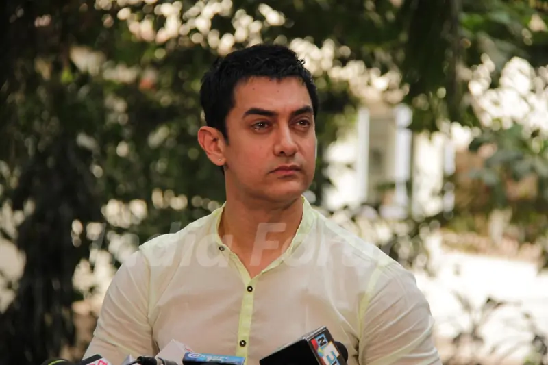 Aamir Khan holds press meet regarding his TV show Satyamev Jayate at his house on sunday