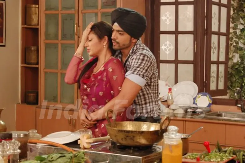 Drashti Dhami & Gurmeet Choudhary as Geet & Maan