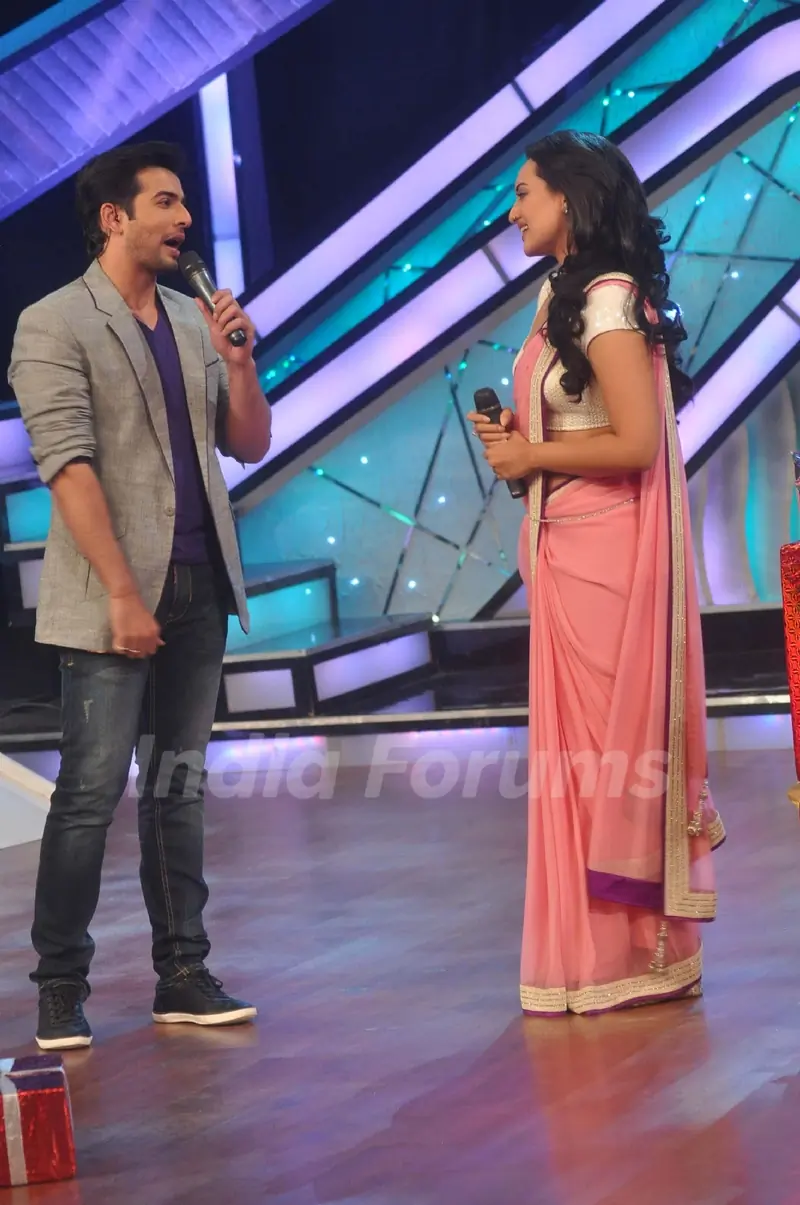 Jay Bhanushali with Sonakshi Sinha on DID Little Masters