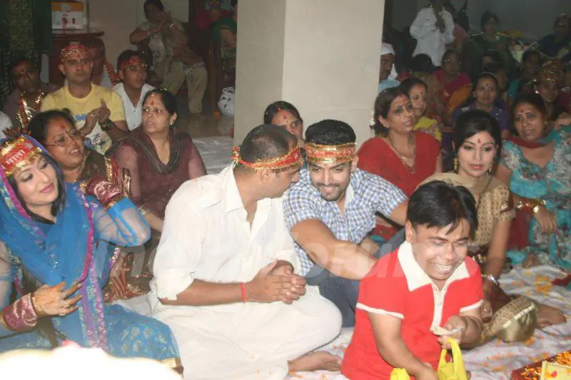 Gurmeet & Debina Doing Puja