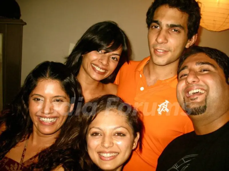 Drashti and Sunaina with friends