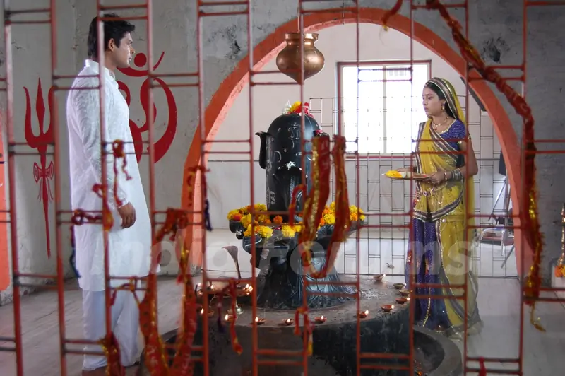 Pratyusha Banerjee and Siddharth Shukla on the sets of Balika Vadhu