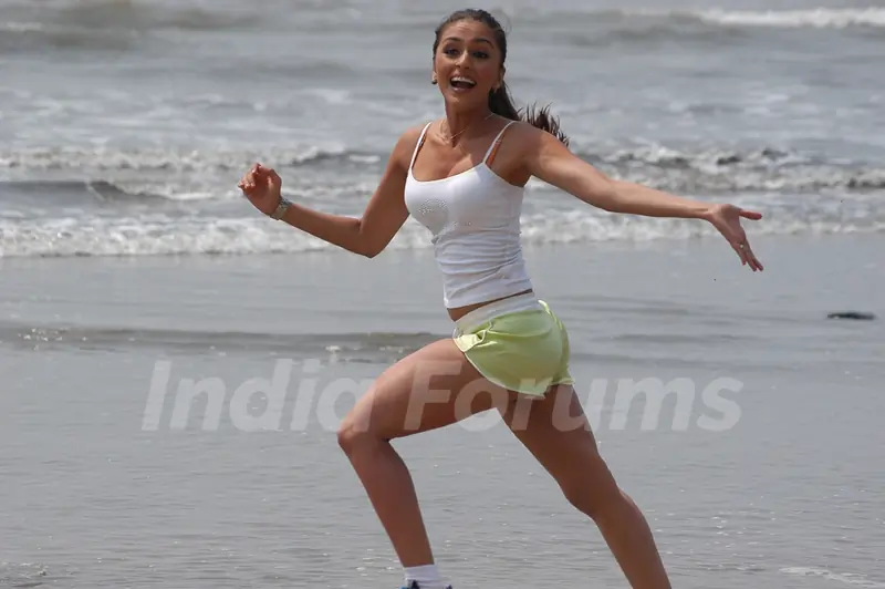 Aarti Chabbaria in Toss