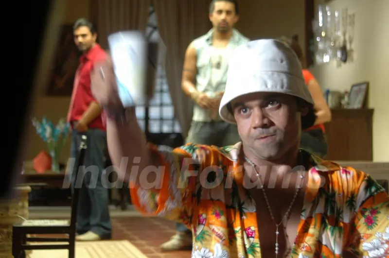 Rajpal Yadav in Toss