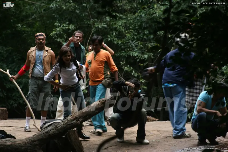 A scene from the movie Agyaat