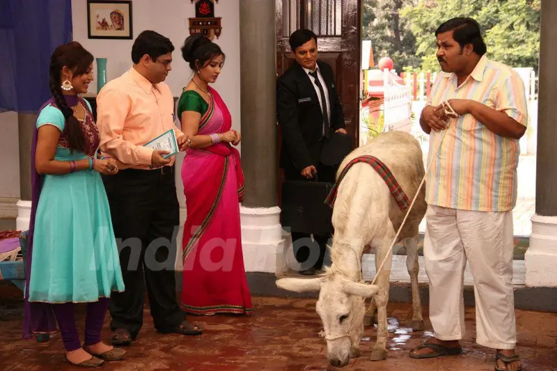 Debina Bonnerjee, Shilpa Shinde, Paresh Ganatra, Sumit Arora on the Sets of CG