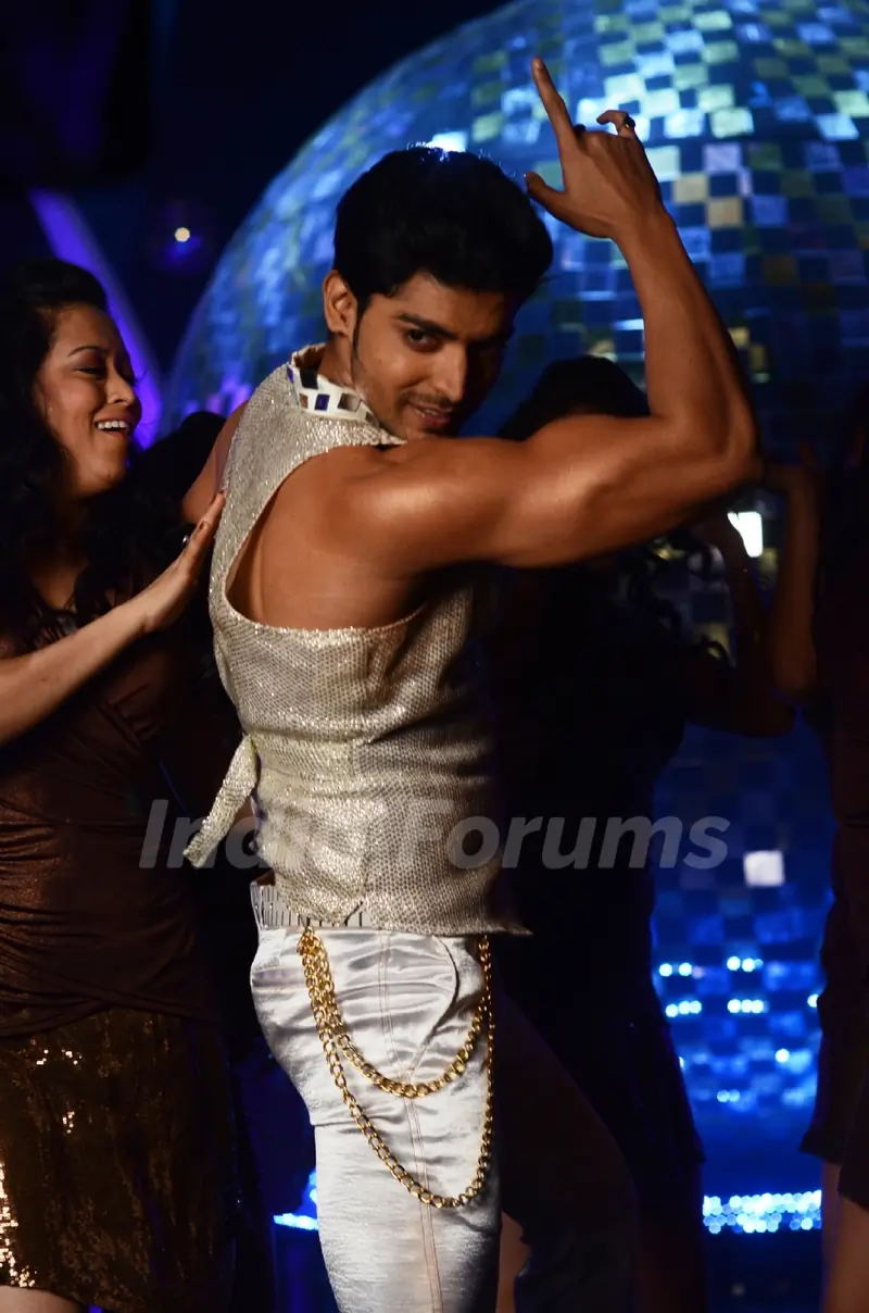 Gurmeet Chaudhary at Jhalak Dikhhla Jaa 5 - Dancing with the stars
