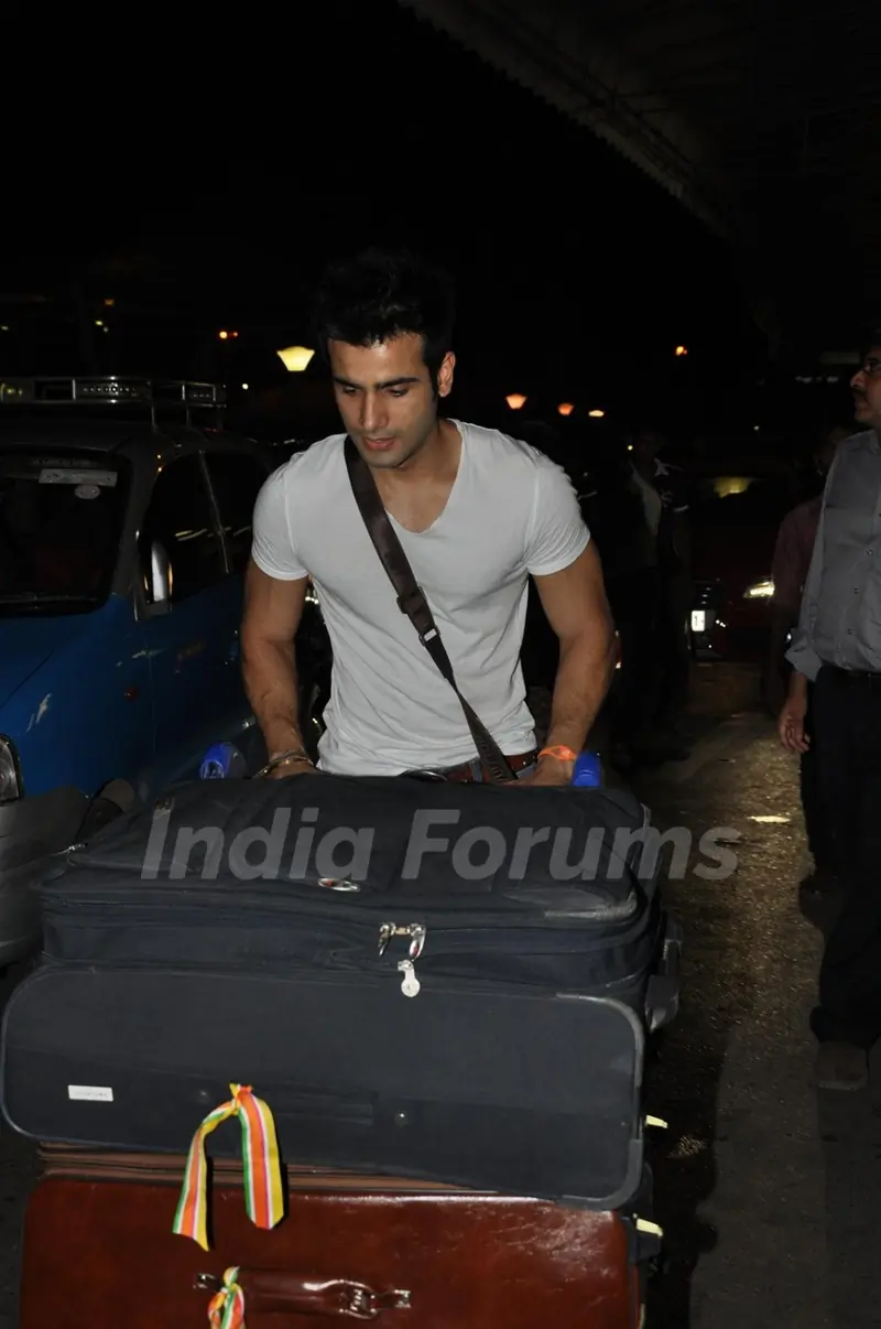 Karan Tacker leave for IIFA 2012
