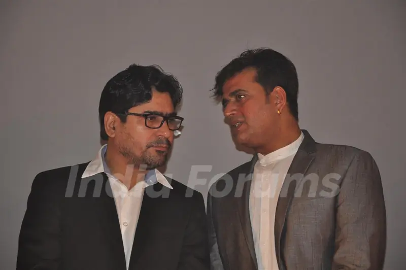 First Look Unveiling - Jeena Hai To Thok Daal