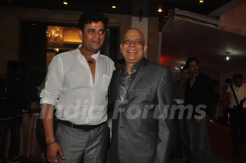 First Look Unveiling - Jeena Hai To Thok Daal
