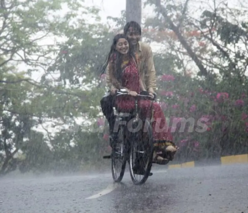 Shaheer Sheikh and Soumya Seth as Anant and Navya in Navya