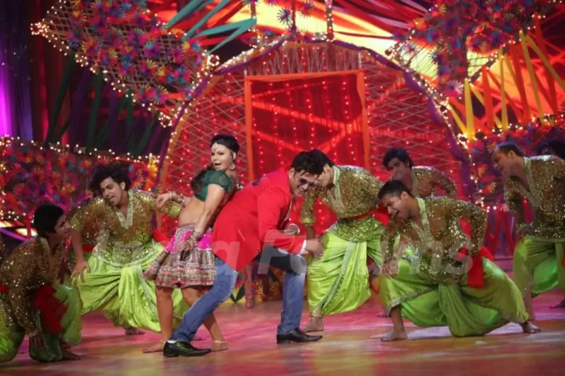 Ravi Kishan and Rakhi Sawant on Jhalak