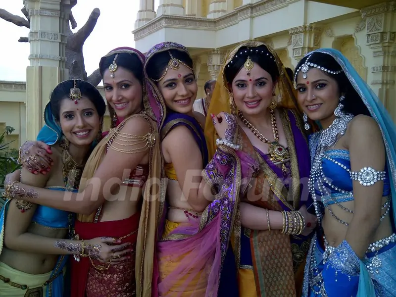 Rishina with cast on Devon Ka Dev