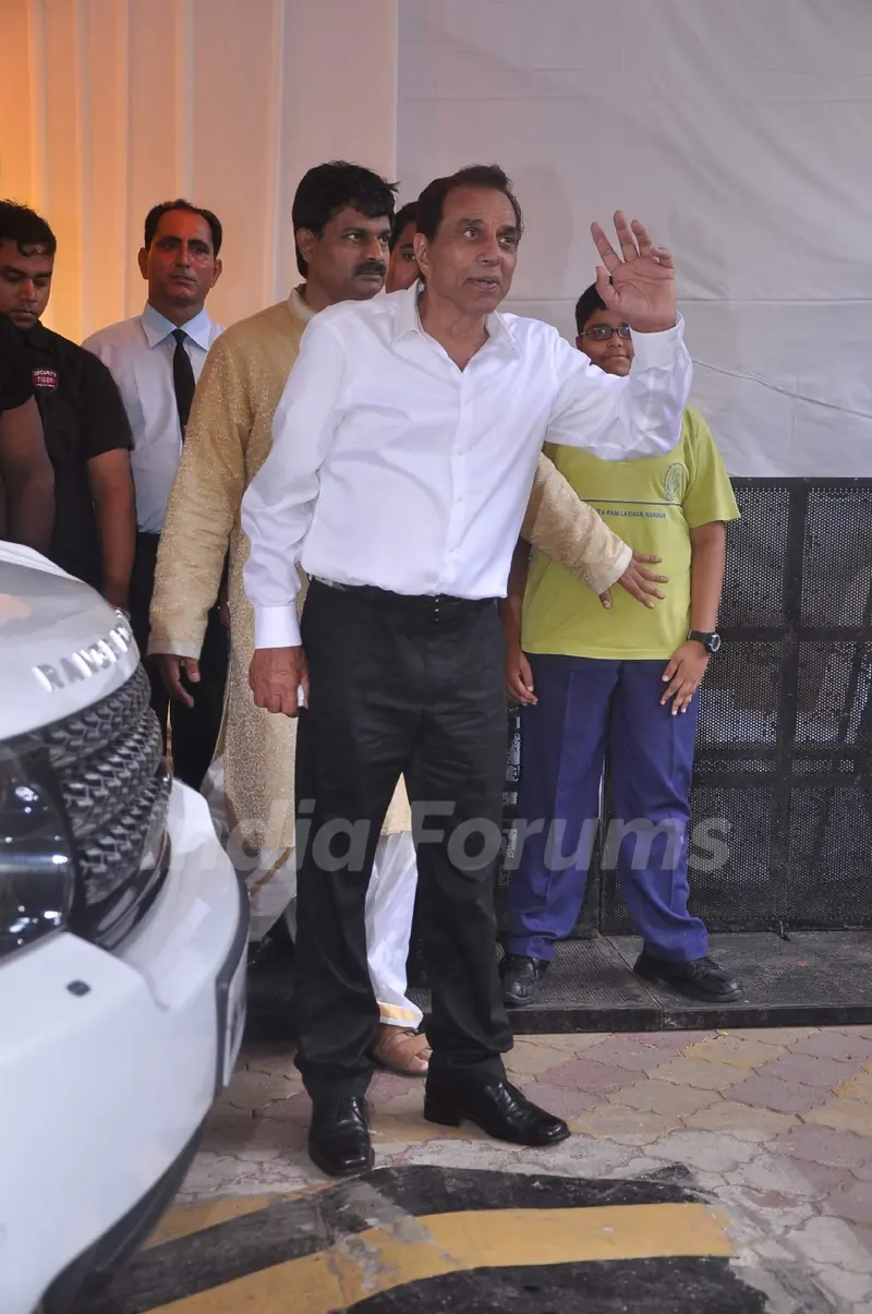 Bollywood Actor Dharmendra at his daughter Esha Deol's wedding at Isckon Temple