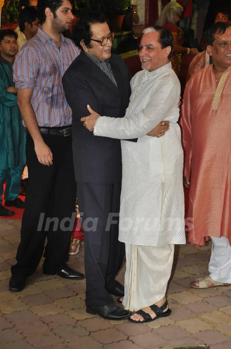 Manoj Kumar at Esha Deol and Bharat Takhtani wedding ceremony