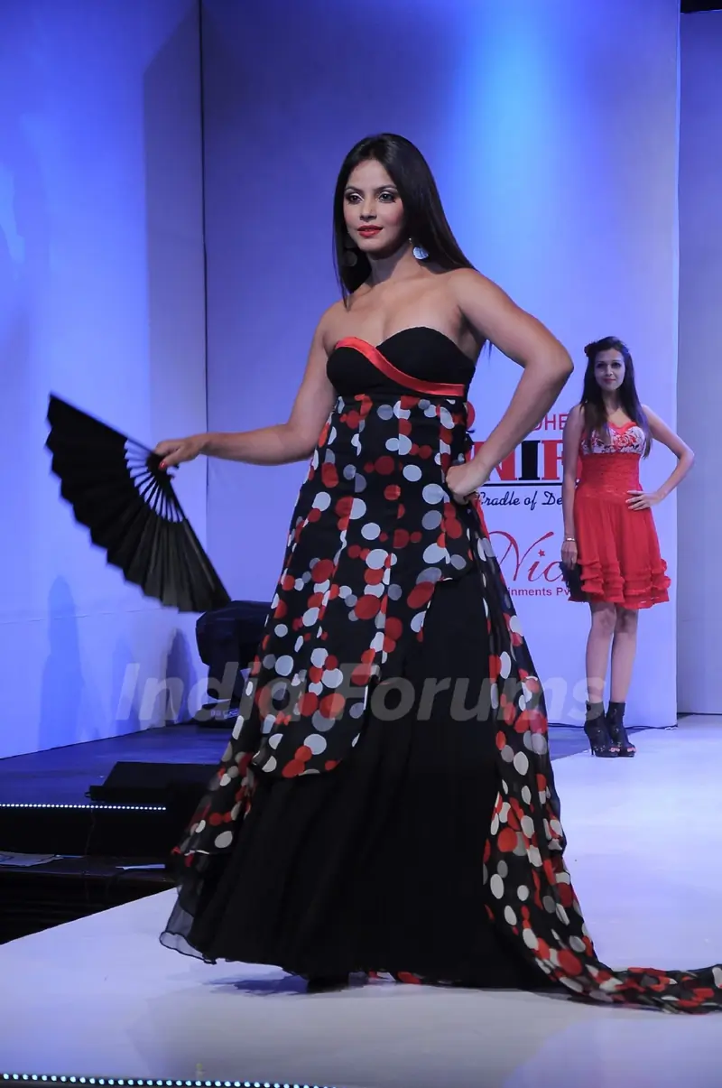 Neetu Chandra walks the ramp for Tassel show of INIFD Andheri branch at St Andrews