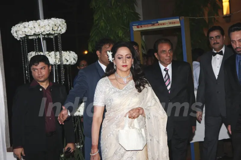 Hema Malini and Dharmendra at Esha Deol's Wedding Reception
