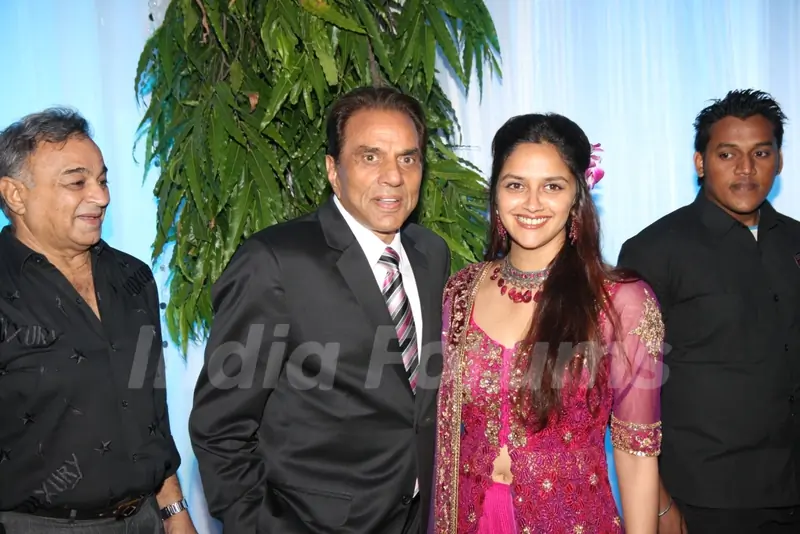 Dharmendra with daughther Ahana Deol at Esha Deol's Wedding Reception