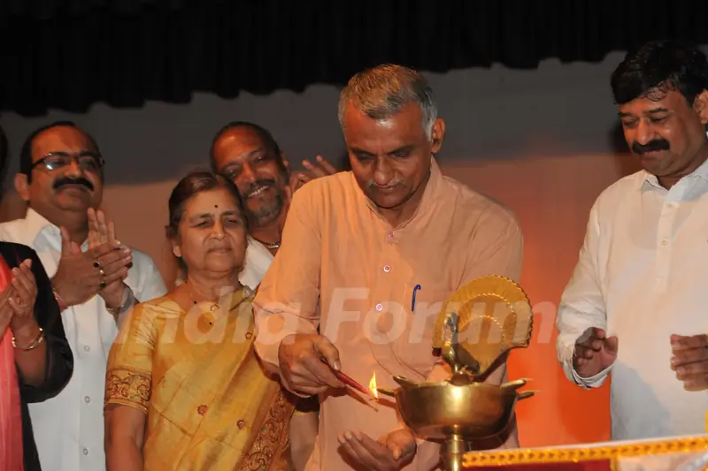 Bollywood actors Nana Patekar and Mrinal Kulkarni at press meet for movie based on Baba Amte in Dadar, Mumbai