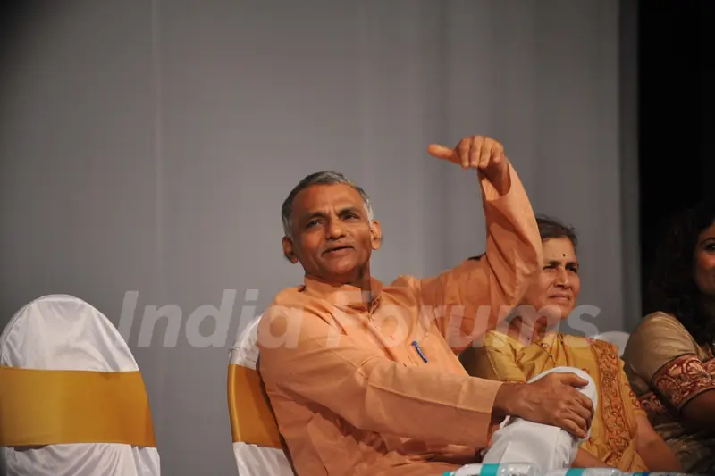 Bollywood actors Nana Patekar and Mrinal Kulkarni at press meet for movie based on Baba Amte in Dadar, Mumbai