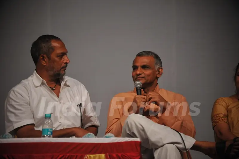 Bollywood actors Nana Patekar and Mrinal Kulkarni at press meet for movie based on Baba Amte in Dadar, Mumbai
