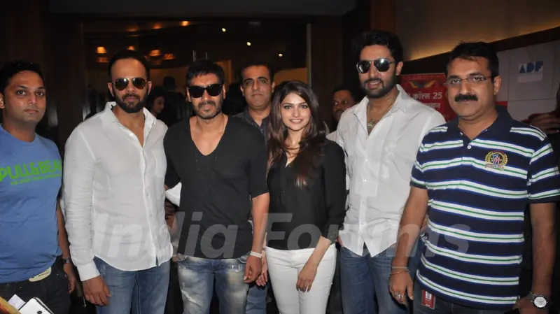 Prashant Shirsat, Rohit Shetty, Ajay Devgan, Prachi Desai, Abhishek Bachchan meet fans at Fame