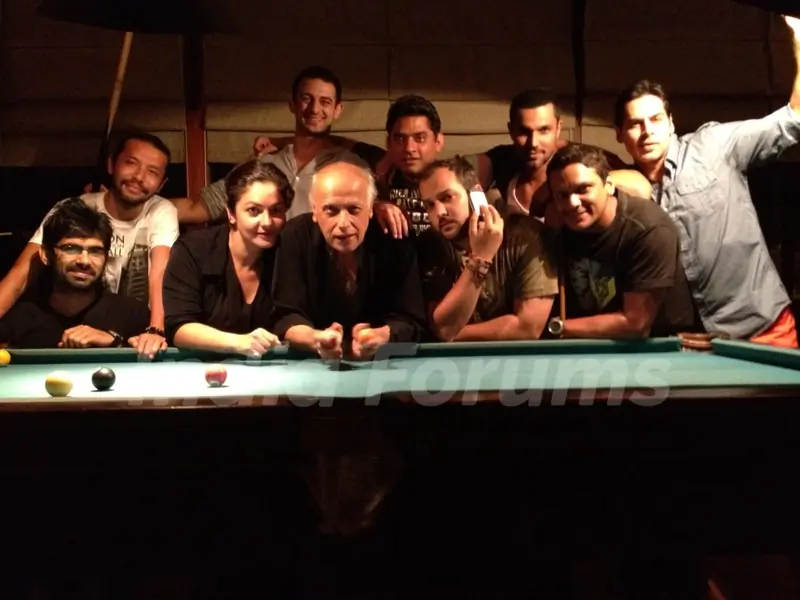 Mahesh Bhatt, Pooja Bhatt,  Dino Morea on the set of movie Jism 2