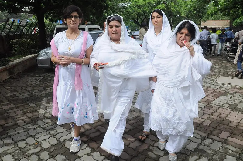 Bollywood actress Dolly Bindra at Dara Singh funeral. .