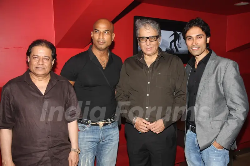 Anup Jalota, Adtiya Raj Kapoor at Premiere of 'Challo Driver'