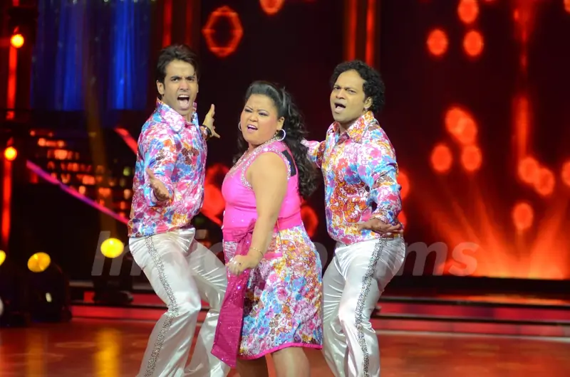 Bollywood actor Tusshar Kapoor, with contestant Bharti Singh on the sets of Jhalak Dikhhla Jaa in Filmistan. .