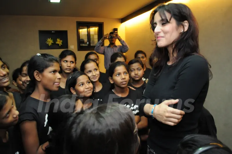 Tulip Joshi at Aanchal Gupta's Arts In Motion Studio for Rehearsals with Kids